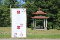 Během Víkendu otevřených zahrad zdobilo okolí pavilonu čínská poezie