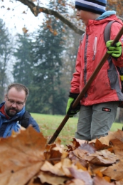 Skautky a skauti zahradě a lidem